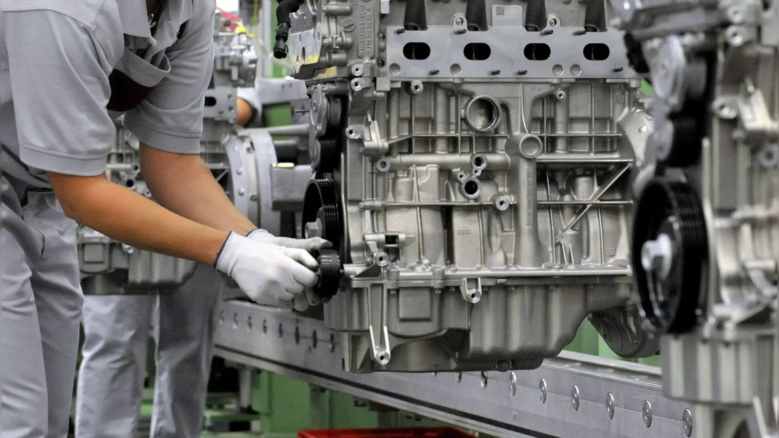 Die Schwäche der Auto-Industrie zwingt Zulieferer nach Alternativen zu suchen. (Symbolbild) (Foto: Martin Schutt/dpa-Zentralbild/dpa)