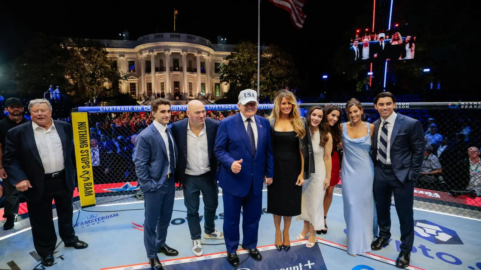 An Trumps 80. Geburtstag fanden auf dem Südrasen des Weißen Hauses Käfigkämpfe statt. (Archivbild) (Foto: Evan Vucci/Pool Reuters/AP/dpa)