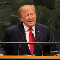 Superintelligenz statt Künstliche Intelligenz: Donald Trump will einen neuen Namen für die Technologie. (Foto: Seth Wenig/AP/dpa)