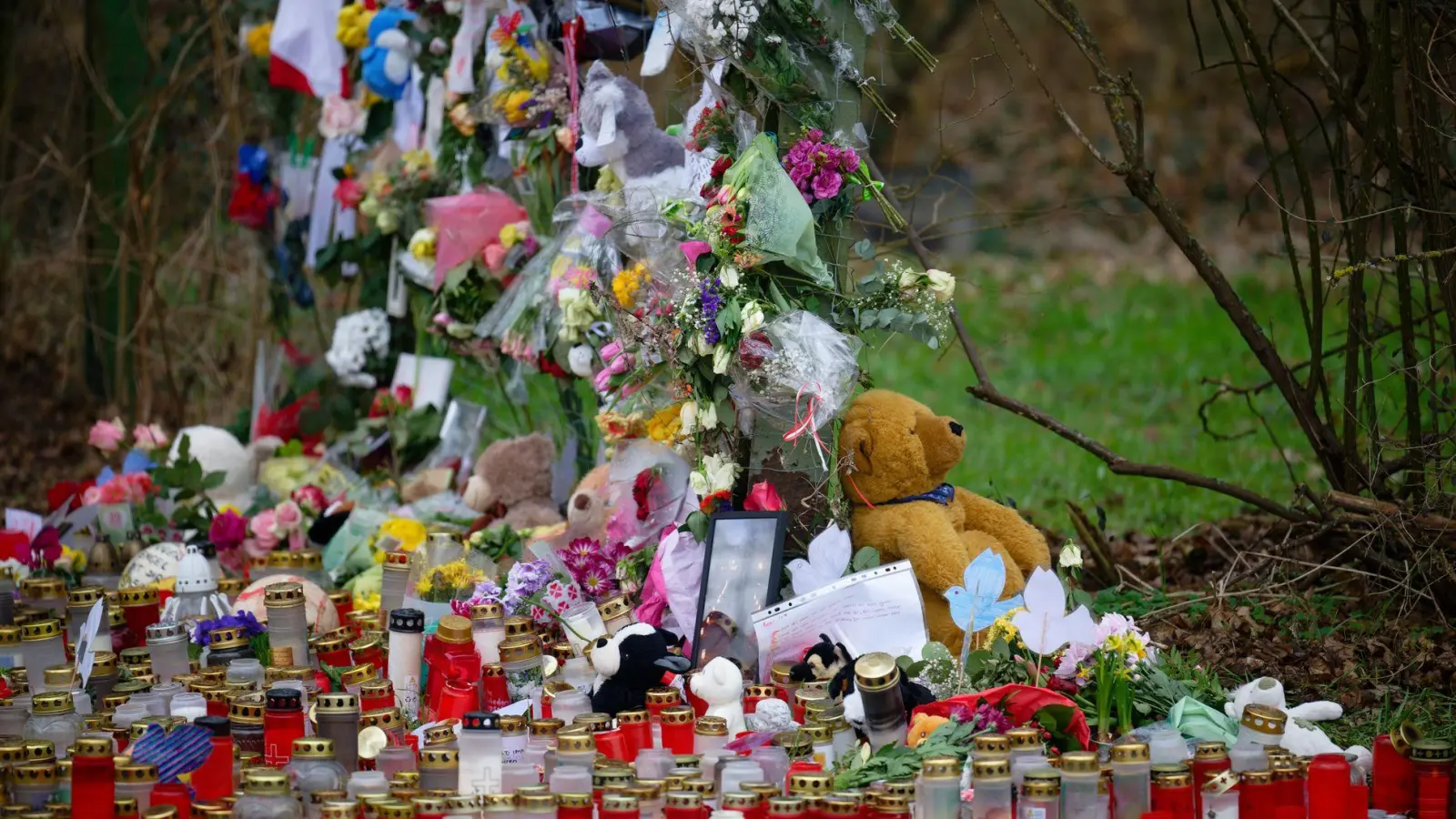 Die Tat hat die Stadt tief getroffen. (Foto: Henning Kaiser/dpa)