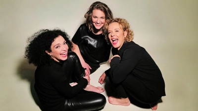 Im August mit dem Festspiel-Ensemble und dem „Karneval der Tiere” in Neustadt: die Pianistin Marianna Shirinyan, die Geigerin Franziska Hölscher und die Schauspielerin Katja Riemann (von links). (Foto: Mirjam Knickriem)