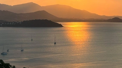 Koh Samui lockt mit herrlichen Buchten und spektakulären Sonnenuntergängen - hat aber wegen des Tourismus bereits jetzt viele Probleme. (Archivbild) (Foto: Carola Frentzen/dpa)