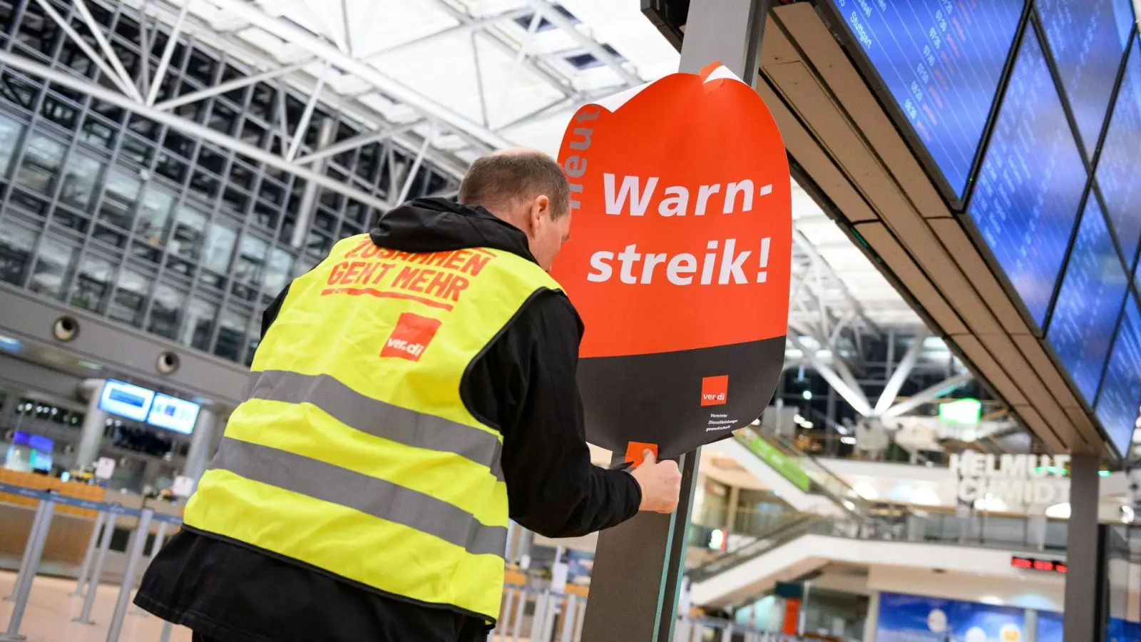 Im Zusammenhang mit dem Streik ist mit längeren Wartezeiten bis hin zu Flugausfällen oder -streichungen zu rechnen. (Foto: Jonas Walzberg/dpa)