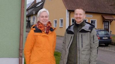 Unmittelbar neben dem Dorfstadl mit Schützenheim (rechts) befindet sich das Elternhaus (links) von Hanna Bühlmeyer, die gemeinsam mit Daniel Bühlmeyer dem Bundeskader angehört. (Foto: Peter Tippl)