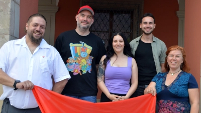 Der erste Vorstand des neuen Linken-Ortsverbandes für den Landkreis Neustadt/Aisch-Bad Windsheim (von links): Nicolai Gröner, der Vorsitzende Philipp Momberg-Hauck, die Vorsitzende Chiara Kunze, Marvin Gordes und Kathrin Wagener. Auf dem Foto fehlen Anne Stang und Tanja Schmitt. (Foto: Johannes Zimmermann)