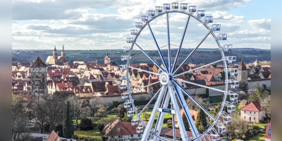 Das Riesenrad steht aktuell am östlichen Rand der Altstadt und war dort auch einige Tage in Betrieb. Nach Einwendungen aus der Anwohnerschaft schob das Verwaltungsgericht dem aber einen Riegel vor. (Foto: MeinRAD Classic Cruiser/Patrick Greier)