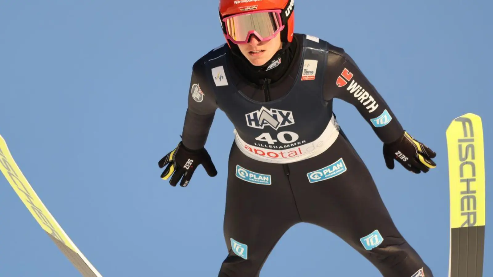 Kam beim Weltcup im slowenischen Ljubno auf den zehnten Rang: Skispringerin Katharina Schmid. (Foto: Geir Olsen/ntb/dpa/Archivbild)