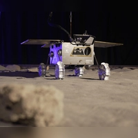 „Idefix“ - hier ein Modell - soll selbstständig den Marsmond Phobos erkunden.  (Foto: Ehsan Monajati/dpa)