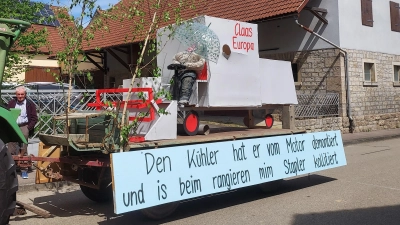 Im letzten Jahr schaffte es der Claas-Europa-Mähdrescher eines Oberickelsheimers auf den Wagen. Welche Geschichten werden wohl in diesem Jahr gezeigt? (Foto: Ramona Emmert)