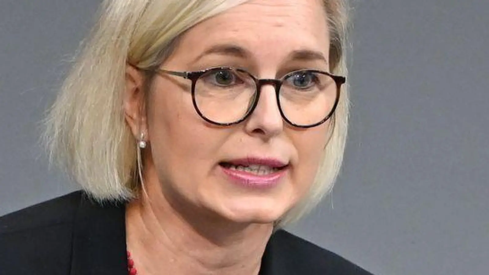 Christiane Schenderlein (CDU), Staatsministerin für Sport und Ehrenamt - die Bundesregierung überlässt die Diskussion über einen möglichen WM-Boykott dem Sport und betont dessen Autonomie (Archivbild) (Foto: Elisa Schu/dpa)