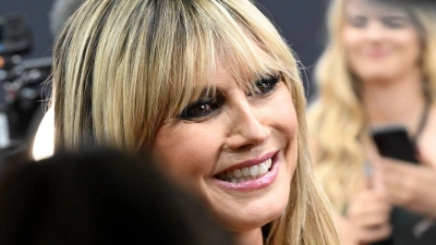 Supermodel Heidi Klum wird die Auslosung zur Endrunde der Fußball-WM 2026 moderieren. (Archivbild)  (Foto: Felix Hörhager/dpa)