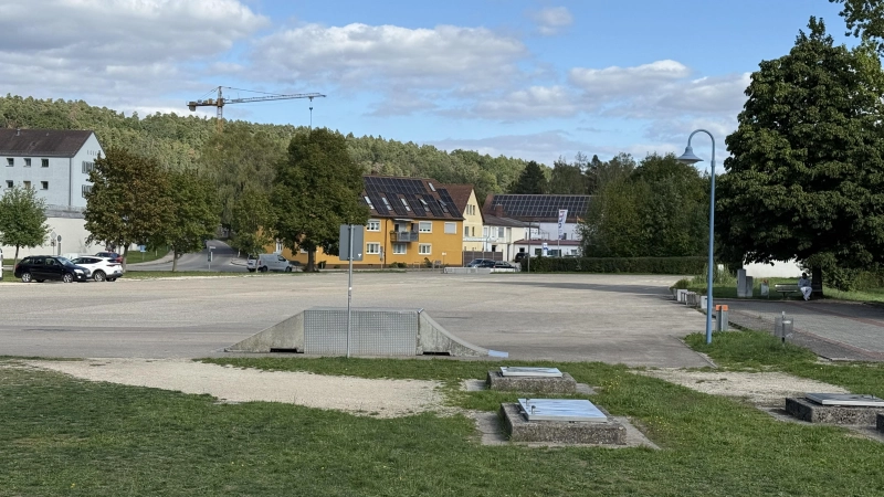 Die UWG-Fraktion hat die Einrichtung von kostenpflichtigen Stellplätzen für Wohnmobile am Festplatz beantragt. Eine Arbeitsgruppe soll das Konzept ausarbeiten und offene Fragen klären.  (Foto: Yvonne Neckermann)