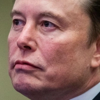 Der Rechtsstreit um die Übernahme von Twitter ging für Elon Musk mit einem fragwürdigen Vergleich aus. (Archivbild) (Foto: Allison Robbert/AFP Pool via AP/dpa)