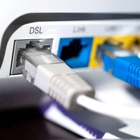 Telekommunikationsanbieter sind gesetzlich verpflichtet, die Leistung am neuen Wohnsitz bereitzustellen, ohne die vereinbarte Laufzeit oder sonstige Vertragsinhalte zu ändern. (Foto: Sina Schuldt/dpa/dpa-tmn)