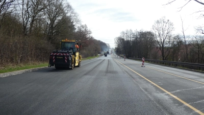 Bei Obereichenbach hat die Bundesstraße B14 nun in beide Fahrtrichtungen einen neuen Belag. (Foto: Staatliches Bauamt Ansbach)