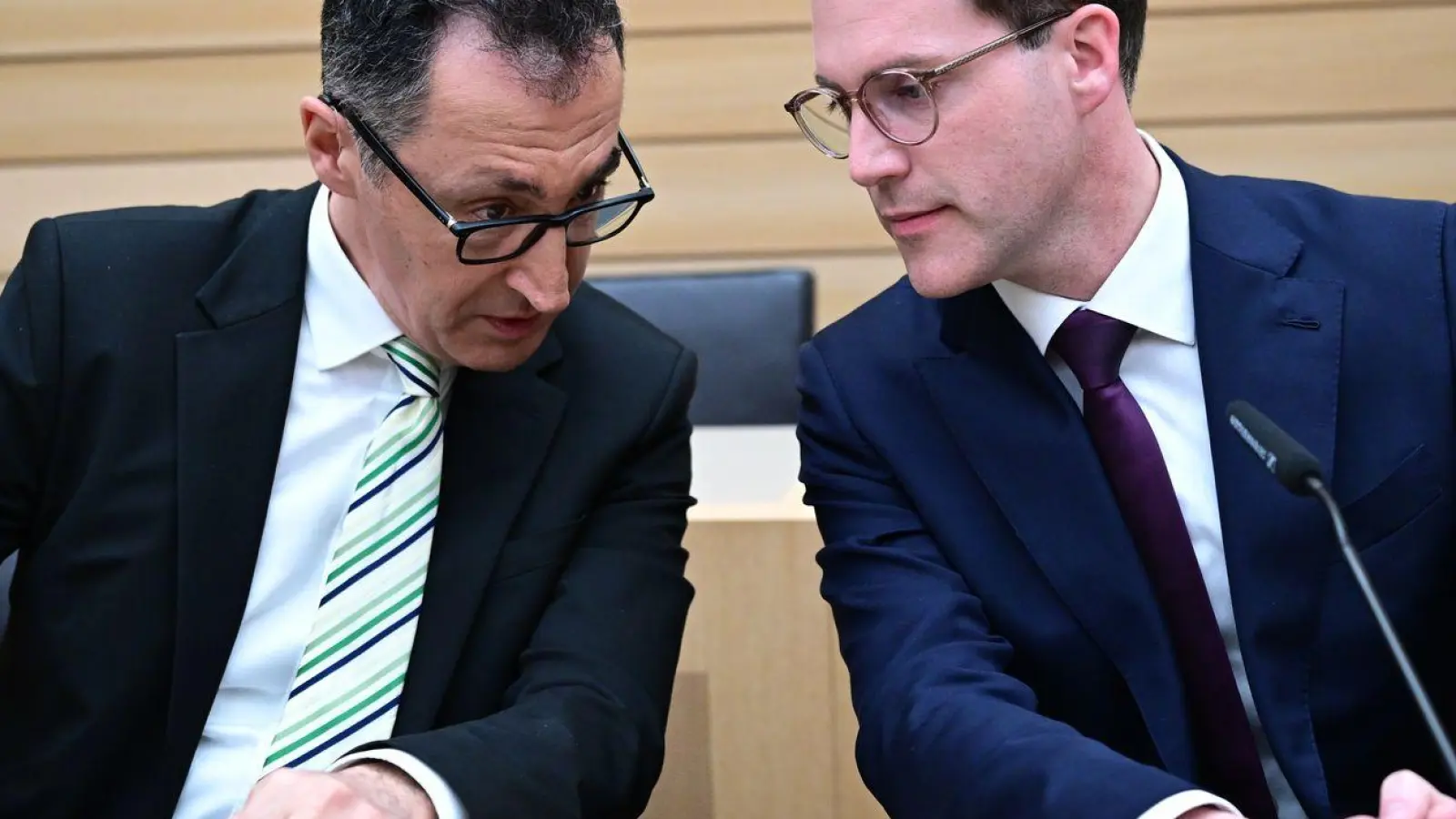 Cem Özdemir und Manuel Hagel wollen offizielle Gespräche über eine Regierungszusammenarbeit ihrer beiden Parteien führen. (Archivbild) (Foto: Bernd Weißbrod/dpa)