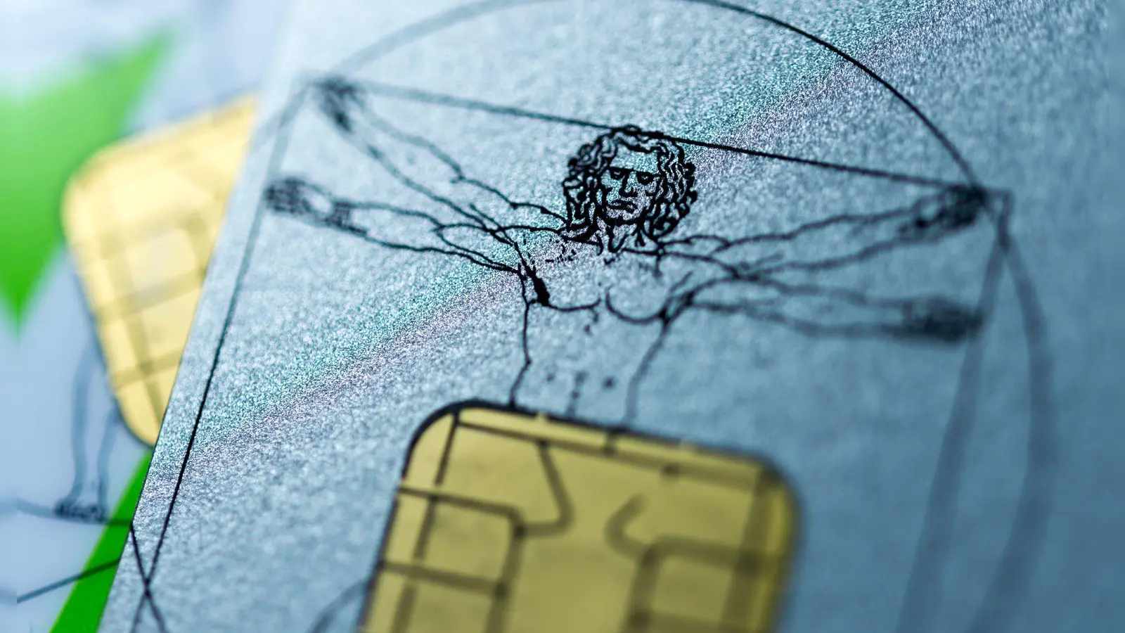 Um die ePA-App einzurichten, braucht es eine NFC-fähige Gesundheitskarte.  (Foto: Alexander Heinl/dpa-tmn)