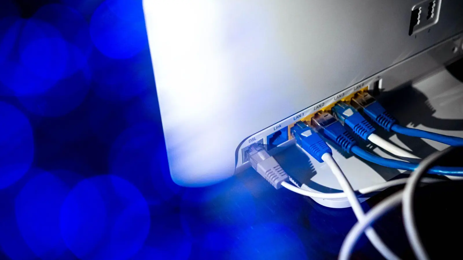 Oft sogar ohne Anmeldung: Filetransfer-Dienste ermöglichen den Versand von Dateien mit mehreren Gigabyte. (Foto: Sina Schuldt/dpa/dpa-tmn)