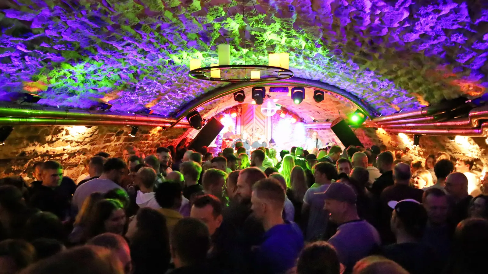 Die Grotte wird auch bei der Kneipenjagd 2026 ganz sicher wieder ein magischer Anziehungspunkt für das Partyvolk. (Archivbild: Zeynel Dönmez)