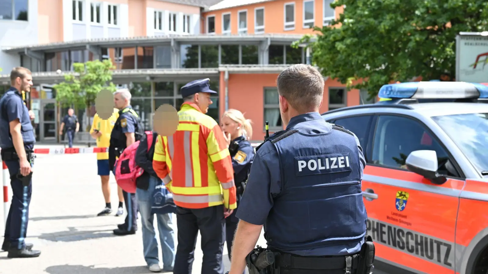 Der Täter hat möglicherweise auch eine Schusswaffe bei sich gehabt. (Foto: Lennart Preiss/dpa)