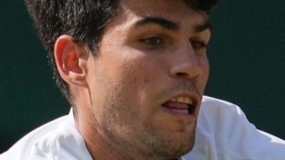 Carlos Alcaraz wird nicht beim Turnier in Wimbledon aufschlagen. (Archivbild) (Foto: Kin Cheung/AP/dpa)