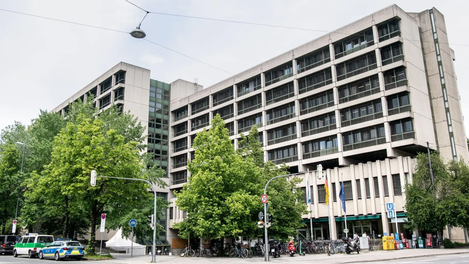 Am Oberlandesgericht München beginnt ein Prozess gegen eine IS-Rückkehrerin. (Symbolbild) (Foto: Matthias Balk/dpa)