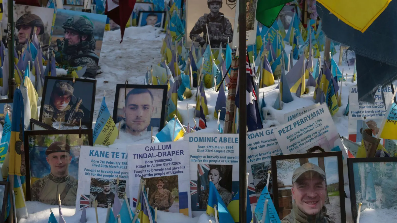 Zehntausende ukrainische Verteidiger sind im Kampf gegen den russischen Angriffskrieg bisher gefallen. (Foto: Efrem Lukatsky/AP/dpa)