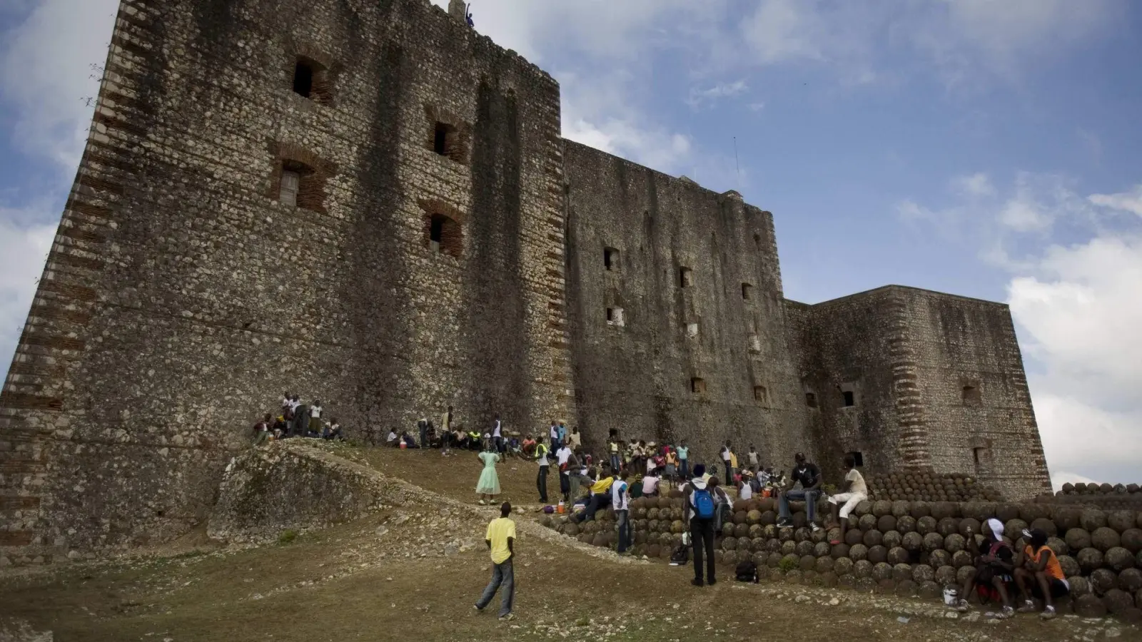 Am Wochenende kam es an dieser Zitadelle zu einem tragischen Vorfall. (Archivbild) (Foto: Ariana Cubillos/AP/dpa)