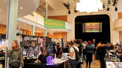 Nationale und internationale Künstler haben im Onoldia-Tagungszentrum in Ansbach für viel Zulauf gesorgt. (Foto: Diane Mayer)