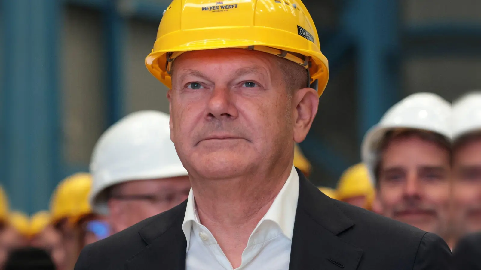 Bundeskanzler Scholz will den Schiffbau bei der Meyer Werft in Papenburg sichern. (Foto: Markus Hibbeler/dpa)