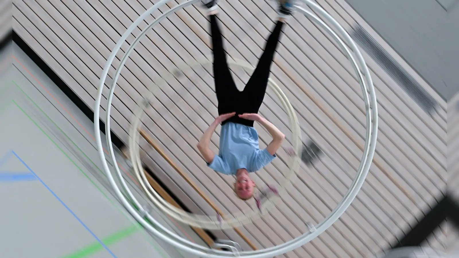 Im Rhönradturnen gibt es drei Disziplinen.  (Foto: Arne Dedert/dpa)