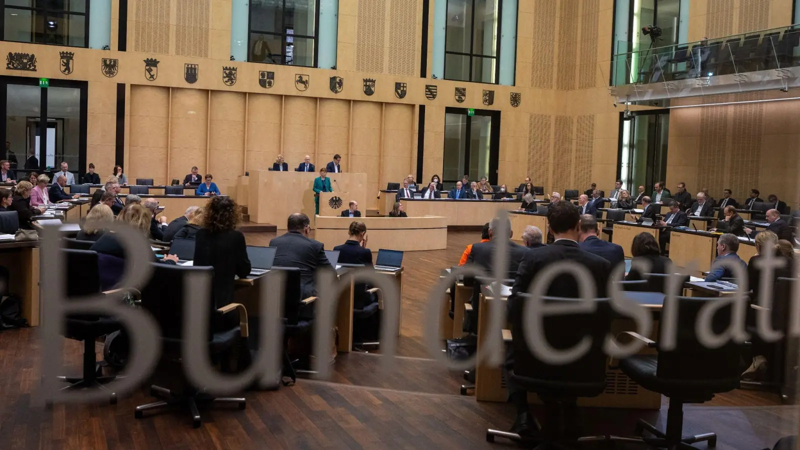 Blick in den Plenarsaal während der Sitzung im Bundesrat. (Foto: Michael Kappeler/dpa)