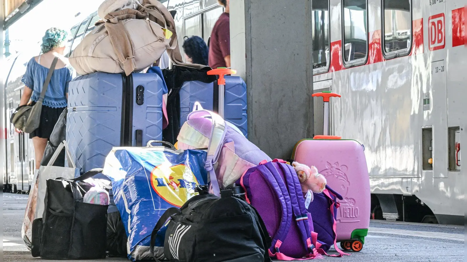 Die Störung im Bahnverkehr konnte gegen 0.30 Uhr behoben werden. Seither rollen die Züge wieder. (Foto: Jason Tschepljakow/dpa)