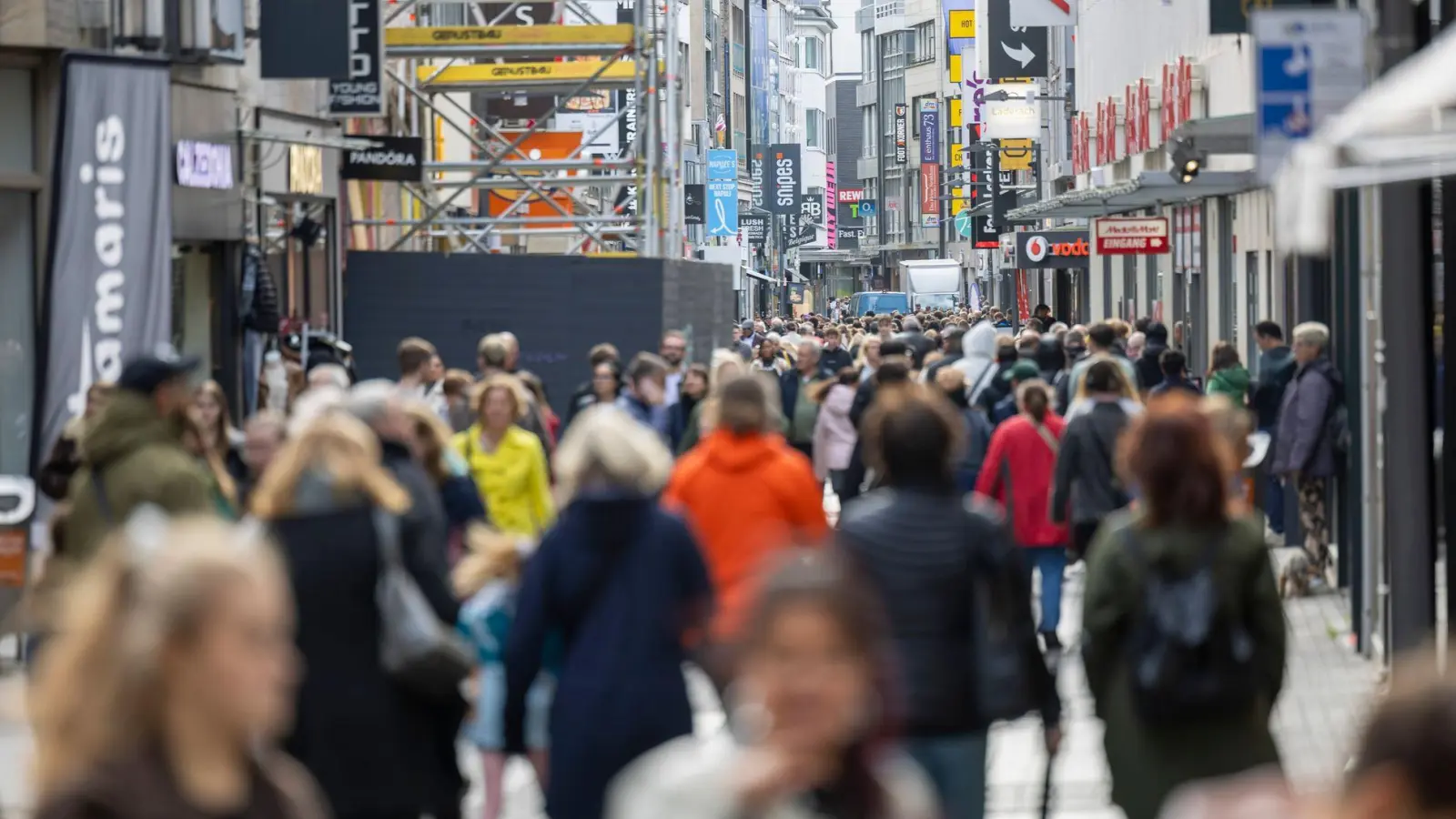 Verbände fordern, dass sonntags häufiger eingekauft werden kann. (Symbolbild) (Foto: Thomas Banneyer/dpa)