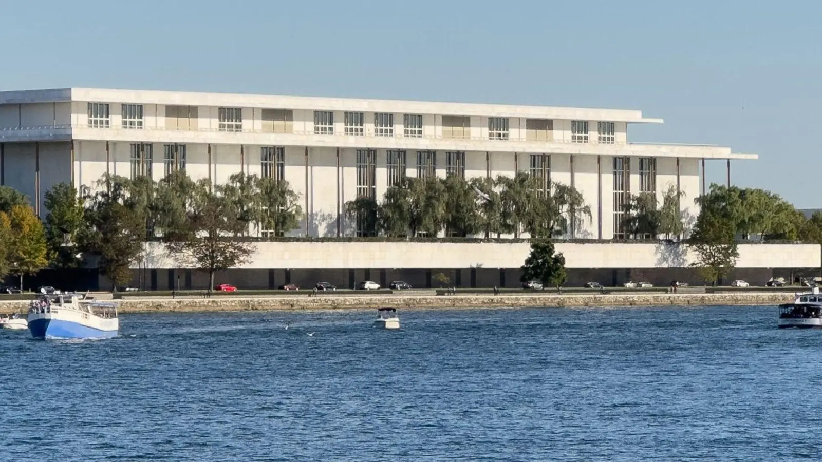 Die Kultureinrichtung soll für einen Umbau rund zwei Jahre lang geschlossen bleiben. (Archivbild) (Foto: Andrej Sokolow/dpa)