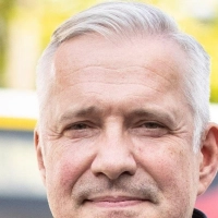 TV-Koch Alexander Herrmann erklärt, warum manche Gerichte nur noch selten auf der Speisekarte stehen. (Archivbild) (Foto: Matthias Balk/dpa)