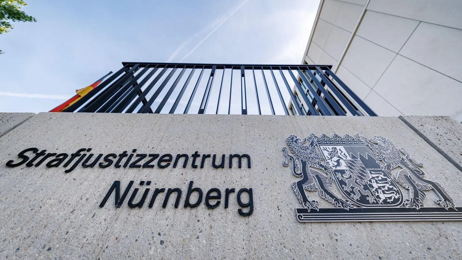 Verhandelt wird gegen den ehemaligen Bundeswehrsoldaten am Landgericht Nürnberg-Fürth. (Archivbild: Daniel Karmann/dpa)