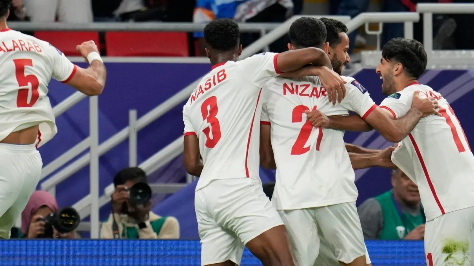 Jordanien setzte sich im Halbfinale des Asien-Cups überraschend gegen Südkorea durch. (Foto: Aijaz Rahi/AP/dpa)