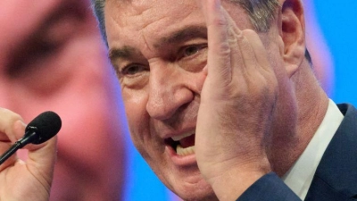 Markus Söder hält auf dem CSU-Parteitag eine kämpferische Rede. (Foto: Peter Kneffel/dpa)