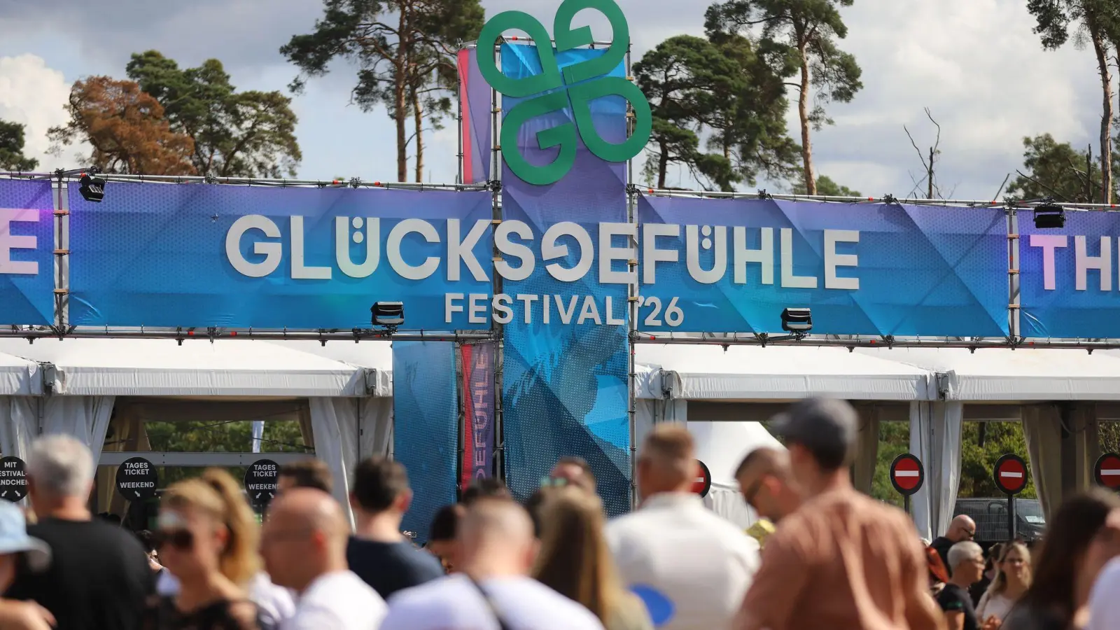 Auch am zweiten Festivaltags sorgte der Streit um Alphaville abseits der guten Stimmung auf dem Ring und der ausverkauften Tickets für Debatten. (Foto: Sascha Thelen/dpa)