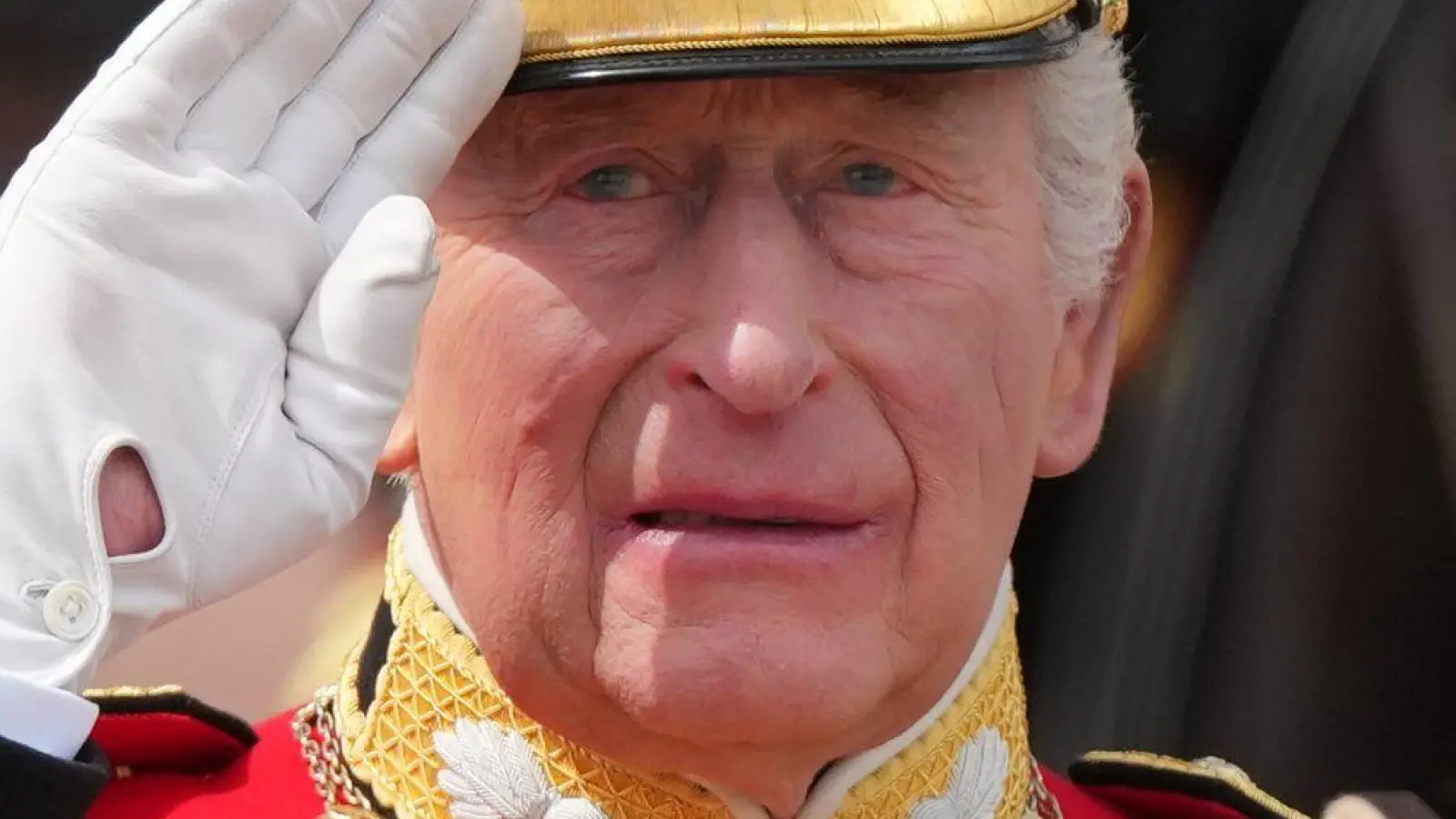 Die Geburtstagsparade findet jedes Jahr zu Ehren des britischen Monarchen statt. (Foto: Kirsty Wigglesworth/AP/dpa)