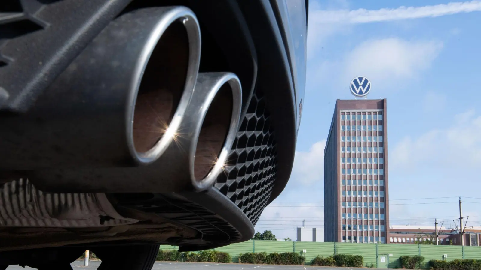Mehr als zehn Jahre nach dem Auffliegen des Dieselskandals bei VW sind die Gerichtsverfahren längst nicht abgeschlossen. (Archivbild)  (Foto: Julian Stratenschulte/dpa)