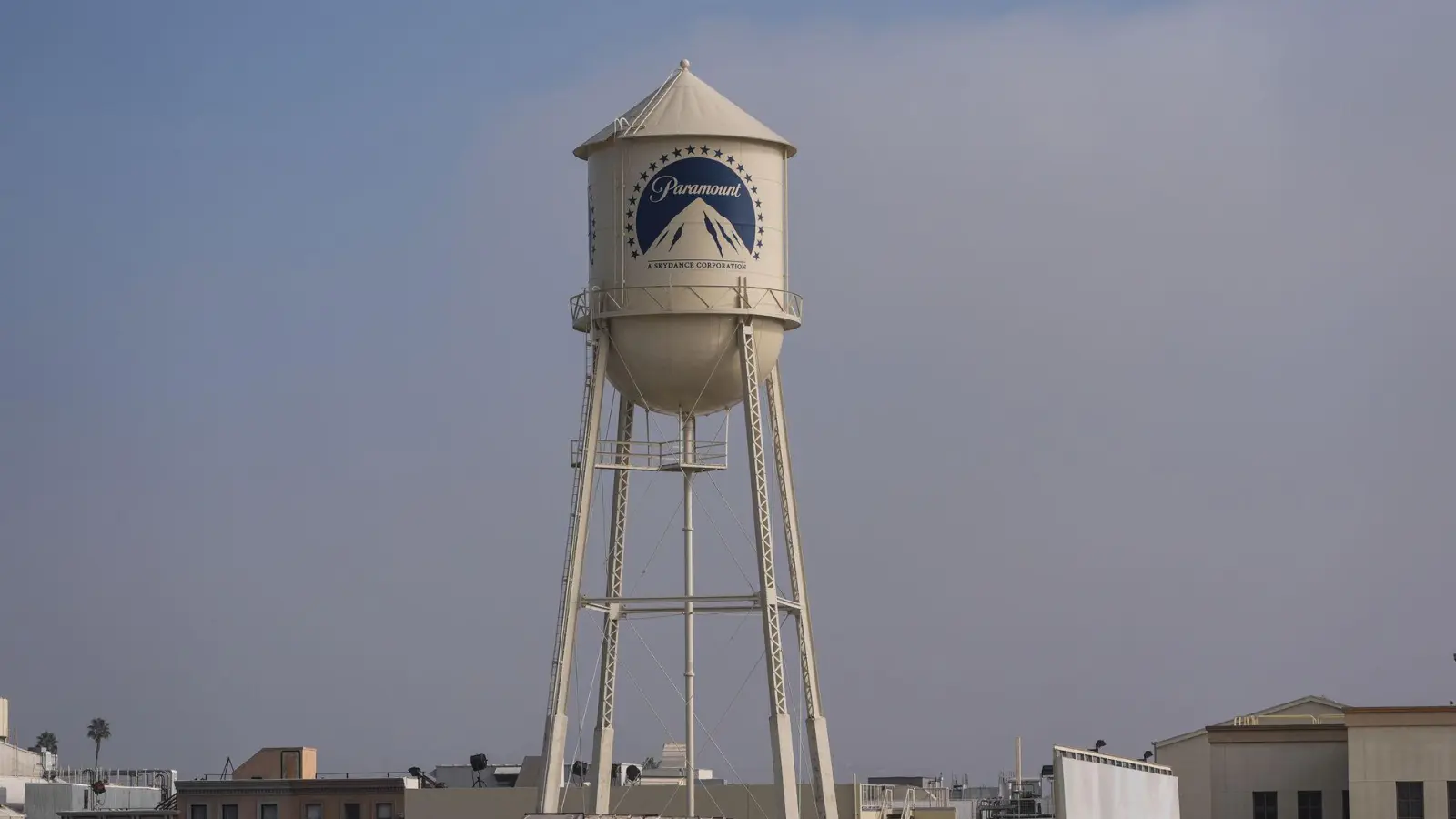 Paramount bereitet sich darauf vor, bald die Überahme des Hollywood-Konkurrenten Warner abzuschließen. (Foto: Jae C. Hong/AP/dpa)