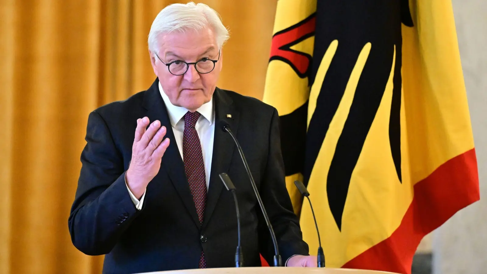 Ruft dazu auf, das Nato-Bündnis stark zu halten - „was auch immer geschieht“: Frank-Walter Steinmeier. (Foto: Martin Schutt/dpa)