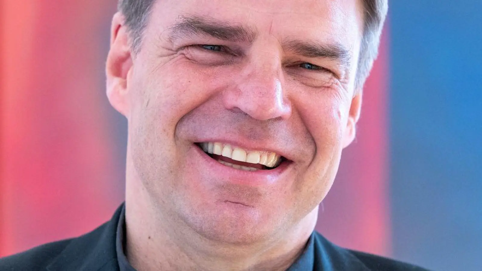 Bischof Stefan Oster greift in einer neuen Video-Reihe Fragen aus dem Neuen Testament auf. (Archivbild) (Foto: Armin Weigel/dpa)