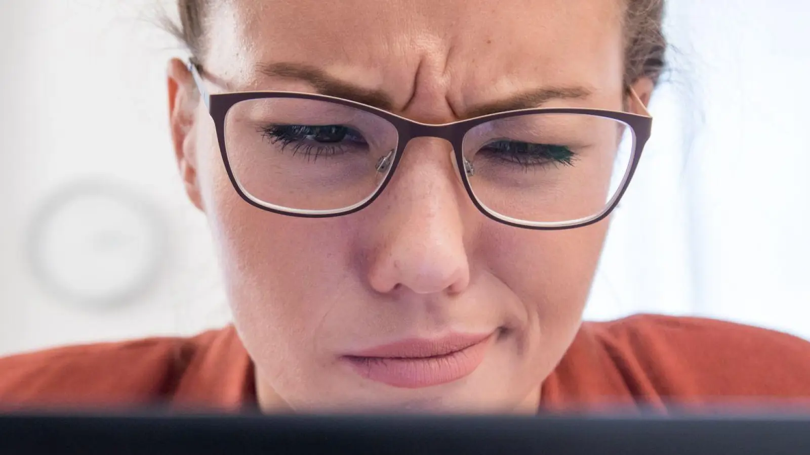 Hier geht gar nichts mehr: Wenn der Rechner nicht mehr mit Leistung glänzt, sondern mit bremsender Bockigkeit negativ auffällt, ist es höchste Zeit zu handeln. (Foto: Christin Klose/dpa-tmn)