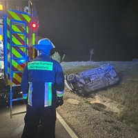 Mehrfach überschlug sich der Wagen eines 22-Jährigen bei einem Unfall zwischen Berolzheim und Bad Windsheim. (Foto: Feuerwehr Bad Windsheim)