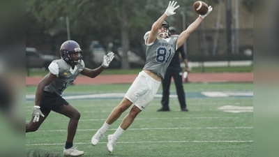 Tim Müller bei seiner Lieblingsbeschäftigung – dem Fangen von Pässen seines Quarterbacks. Das Foto entstand während der Talentesichtung in Florida. (Foto: Podyum Preps)