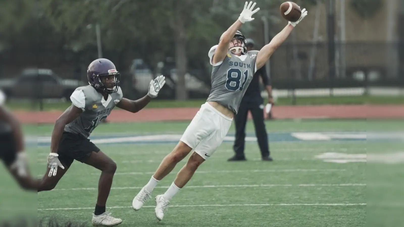 Tim Müller bei seiner Lieblingsbeschäftigung – dem Fangen von Pässen seines Quarterbacks. Das Foto entstand während der Talentesichtung in Florida. (Foto: Podyum Preps)