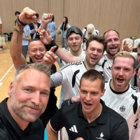 Gute Laune beim Goalball-Nationalteam um Fabian Diehm (rechts). (Foto: Goalball Germany)